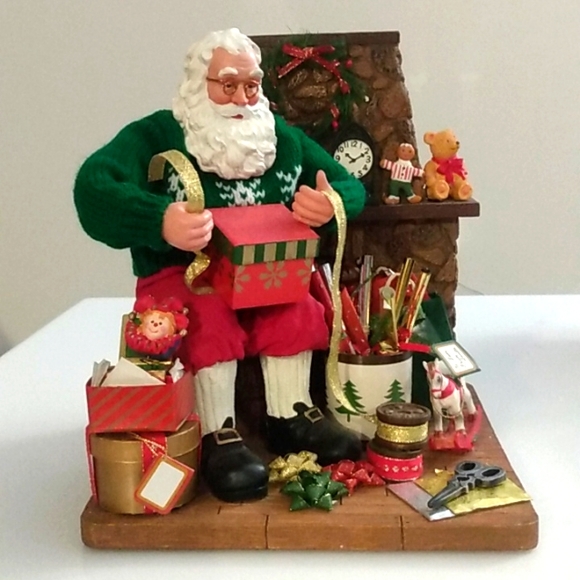 Handcrafted Fabric Mache Santa Claus Wrapping Presents by Fireplace Decor 8x9" - Picture 2 of 9